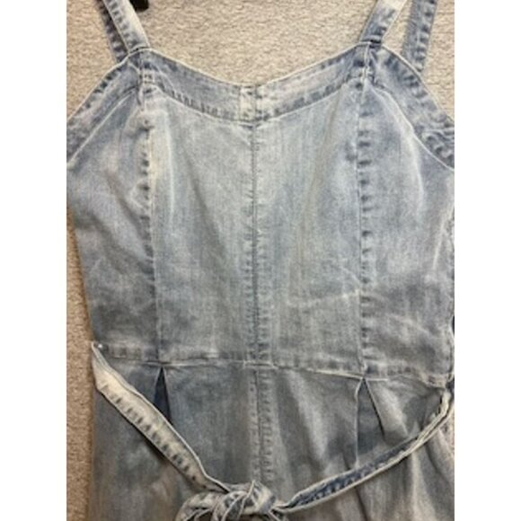 Lola Jeans Womens Jumpsuit Sz Medium Blue Light Washed Denim Stretch Sleeveless - Picture 5 of 16